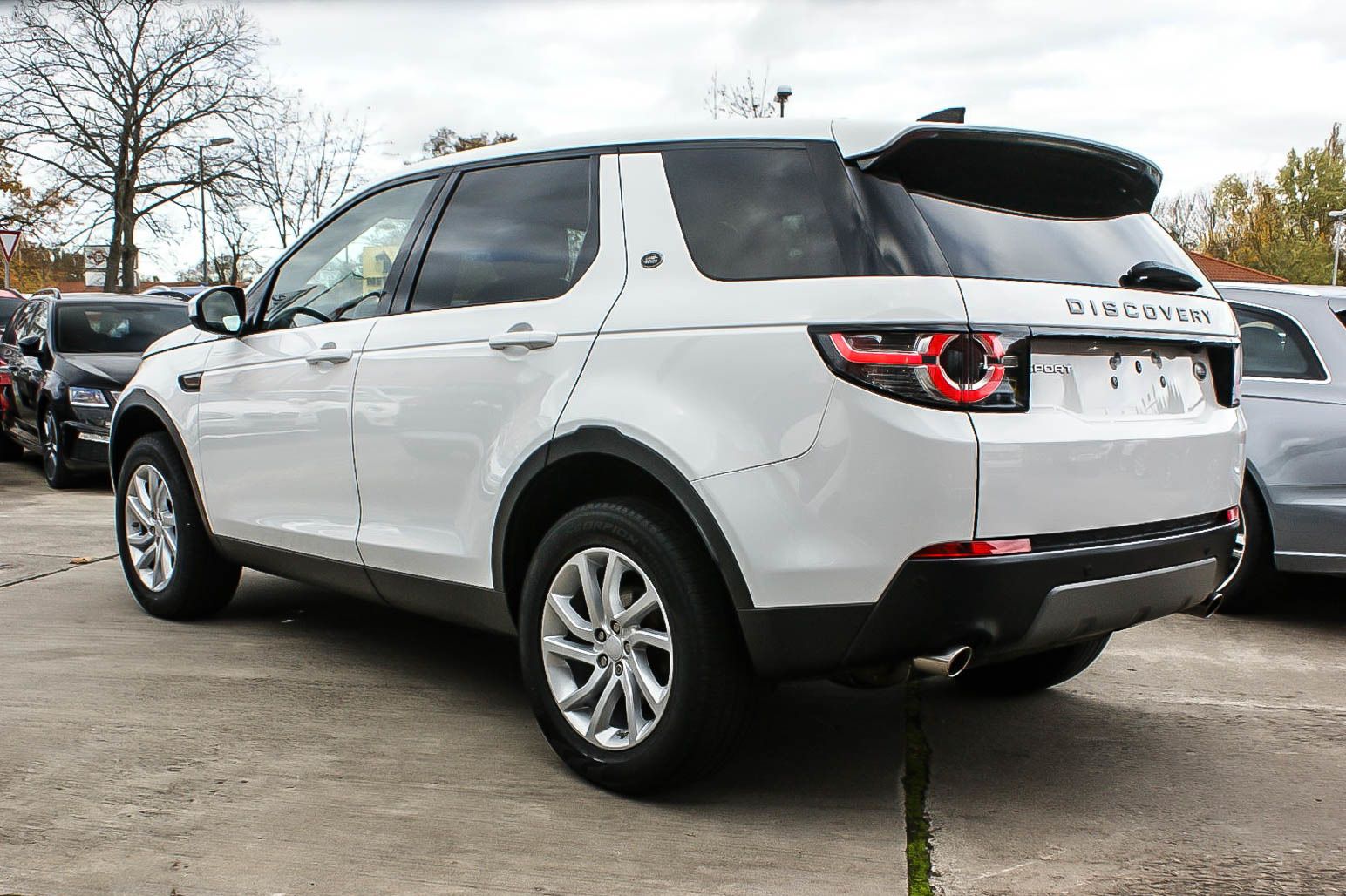 Fahrzeugabbildung Land Rover Discovery Sport TD4 Aut 9-Gang SE XENON NAVI AHK