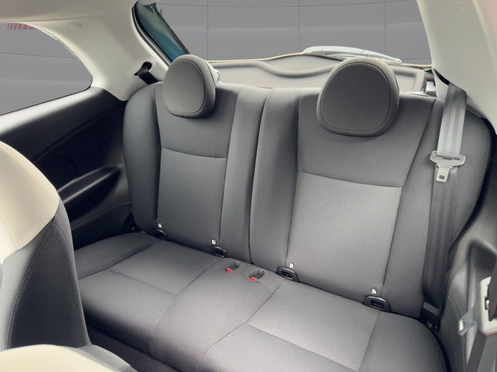 Fahrzeugabbildung Fiat 500 Hybrid Limousine ICON, K-Paket,Rückfahrkamer