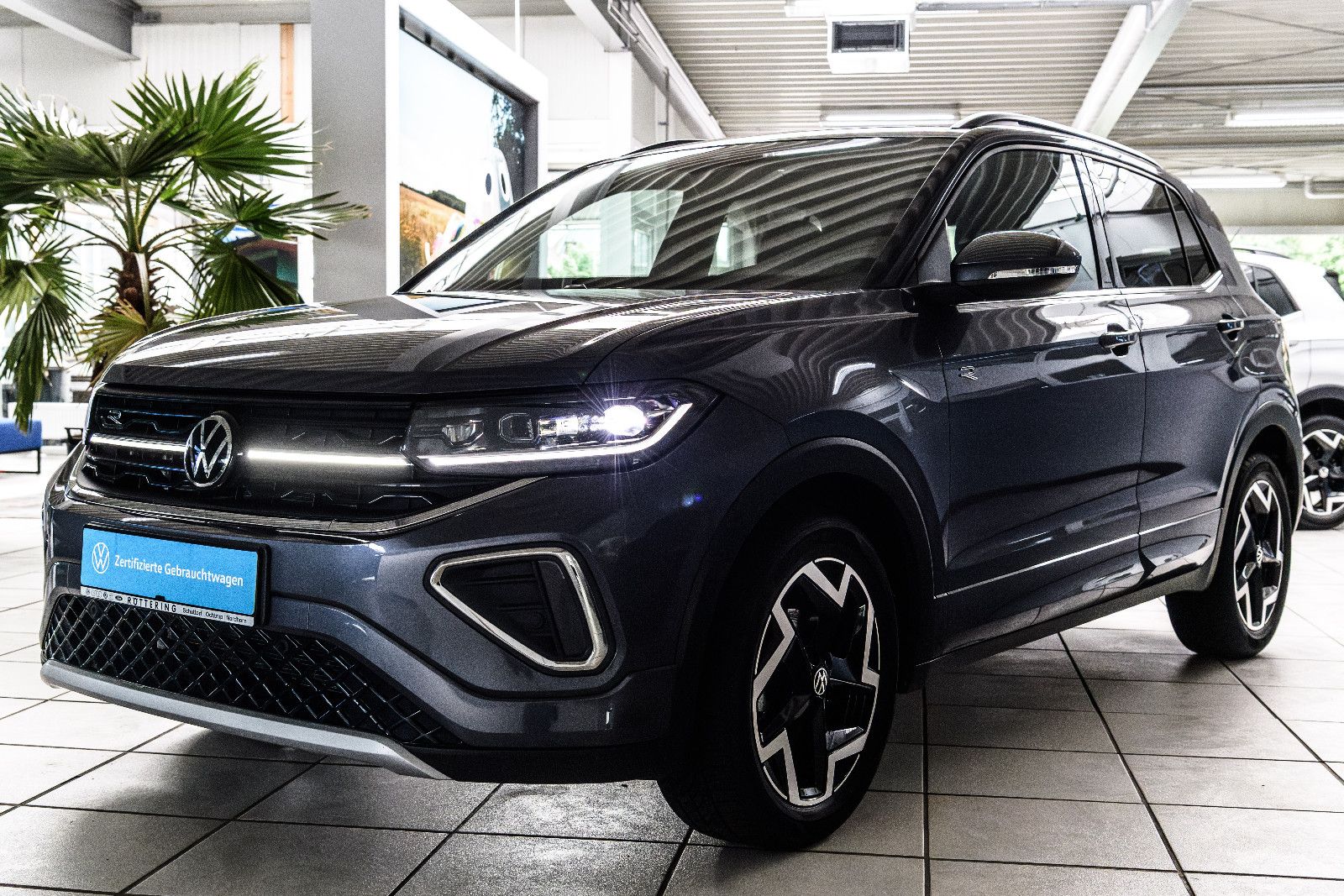 Fahrzeugabbildung Volkswagen T-Cross R-Line 1.5 TSI DSG IQ-LED+AHK+NAV+ACC