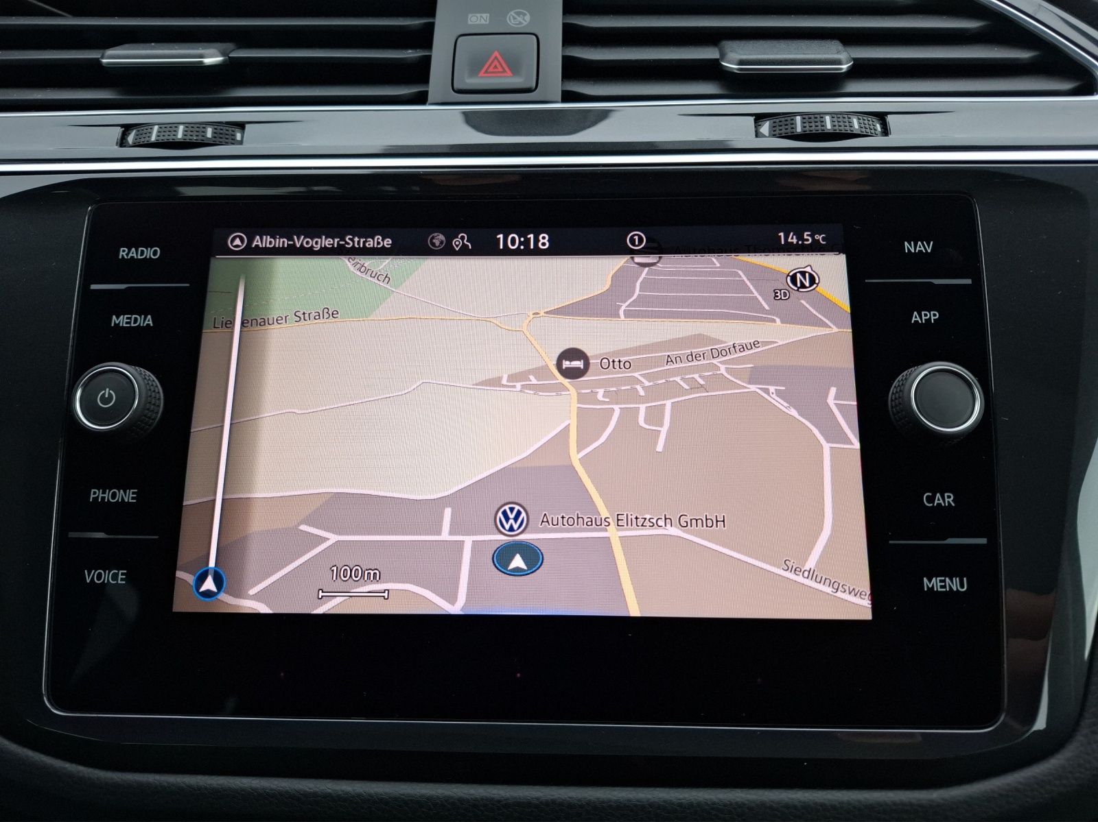 Fahrzeugabbildung Volkswagen Tiguan TSI Life DSG LED Navi Pano ACC PDC SH