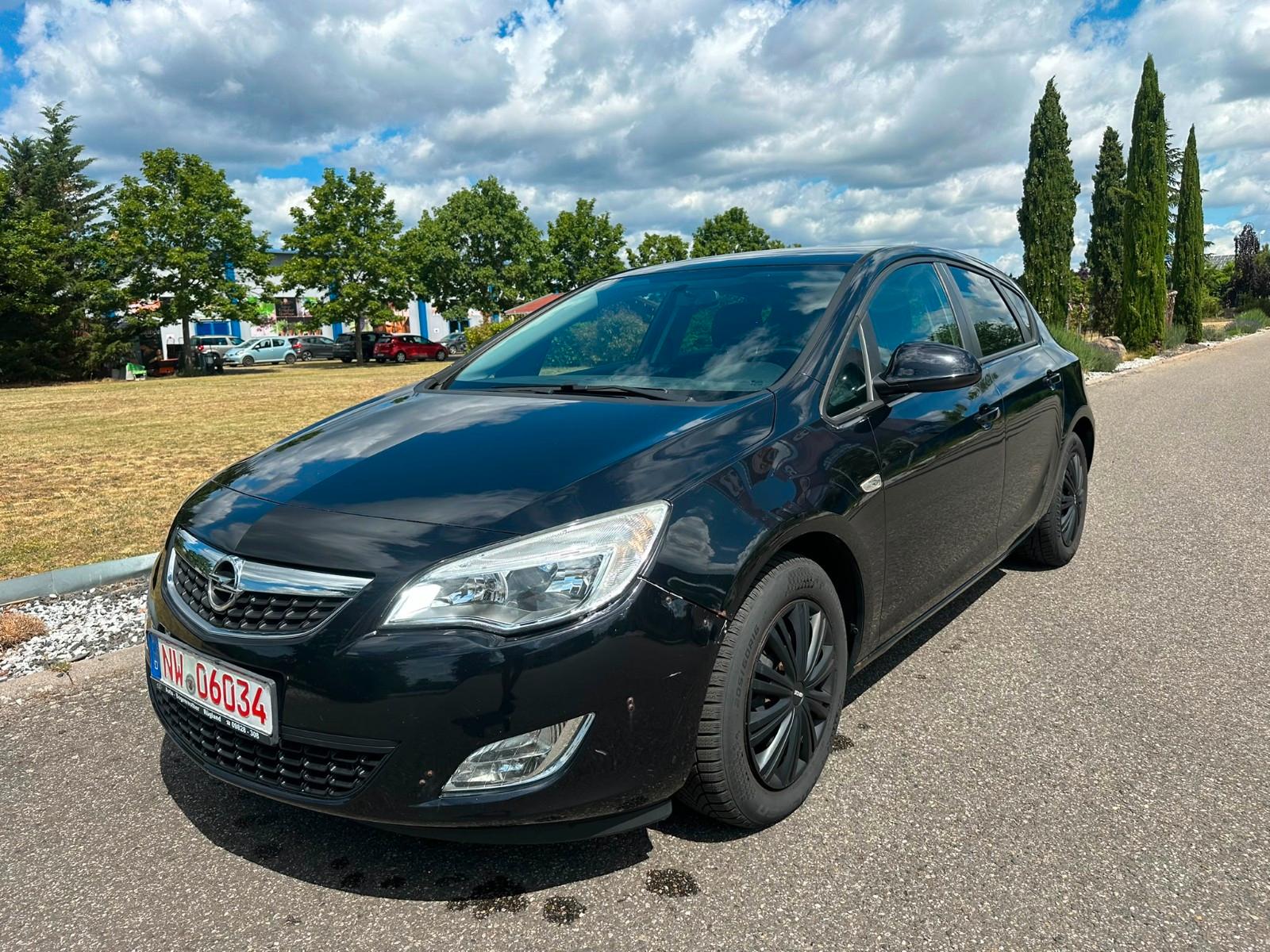 Opel Astra J Lim. 5-trg. Design Edition
