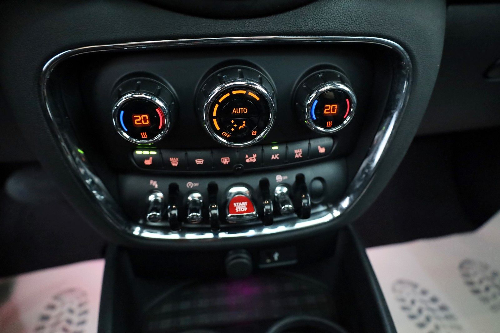 Fahrzeugabbildung MINI Clubman SD Cooper All4 Navi,LED,PanDach,Harman/K