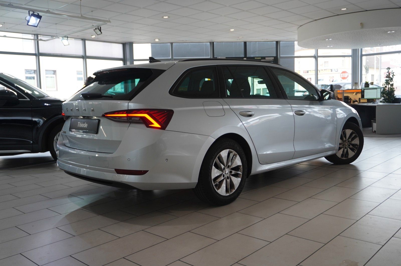 Fahrzeugabbildung SKODA Octavia Combi 2.0 TDI AMBITION NAVI/LED/KAMERA