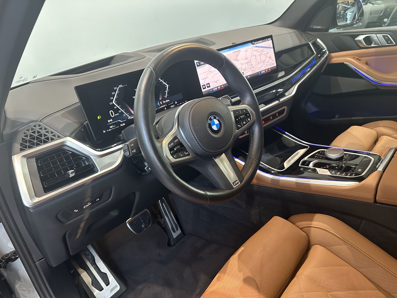 Fahrzeugabbildung BMW X5 xDrive40i M Sportpaket Pro Glasdach Standheiz