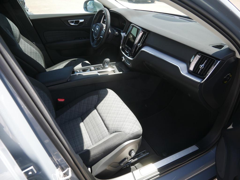 Volvo V60 B3 Core KLIMA PDC SHZ KAMERA NAVI LED