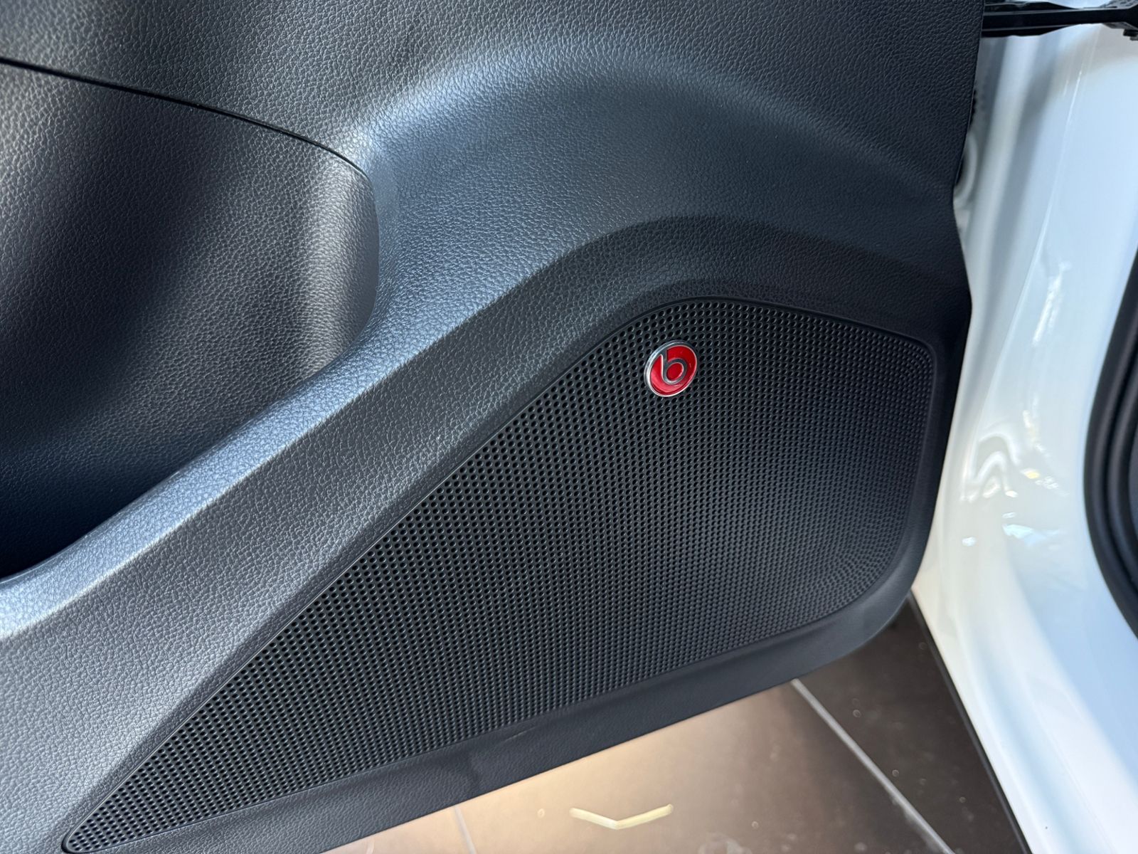 Fahrzeugabbildung SEAT Ateca Xcellence PANO BEATS ACC LED