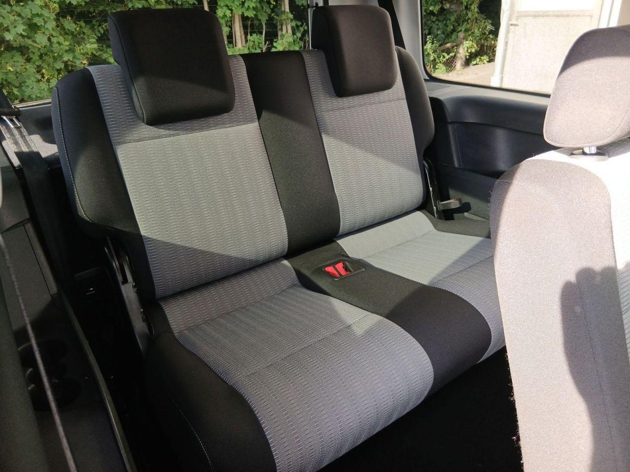 Volkswagen Caddy Maxi Comfortline, 7-Sitzer, AHK, NAVI