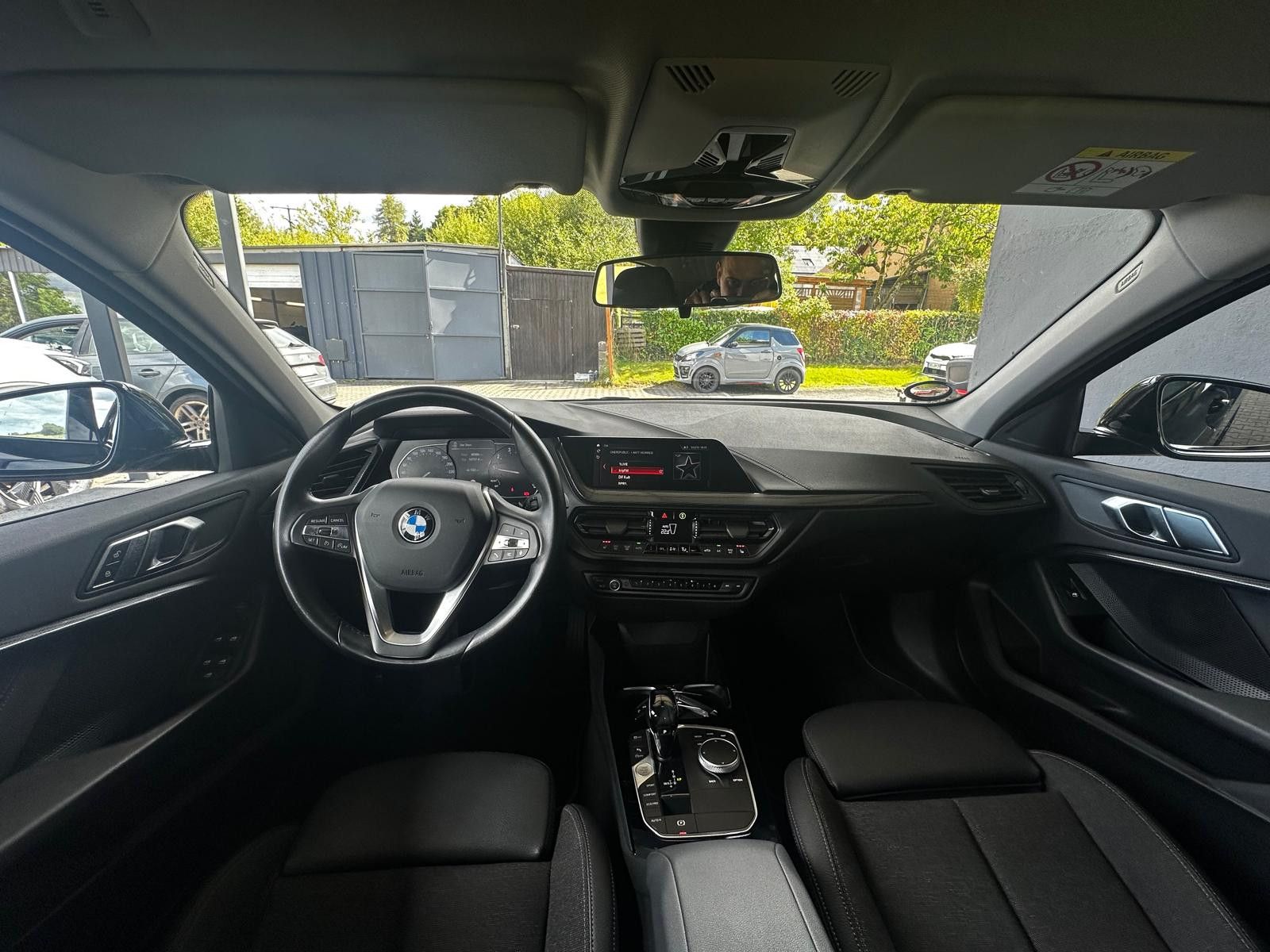 BMW 118 Baureihe 1 Lim. 118 i Sport Line | LED
