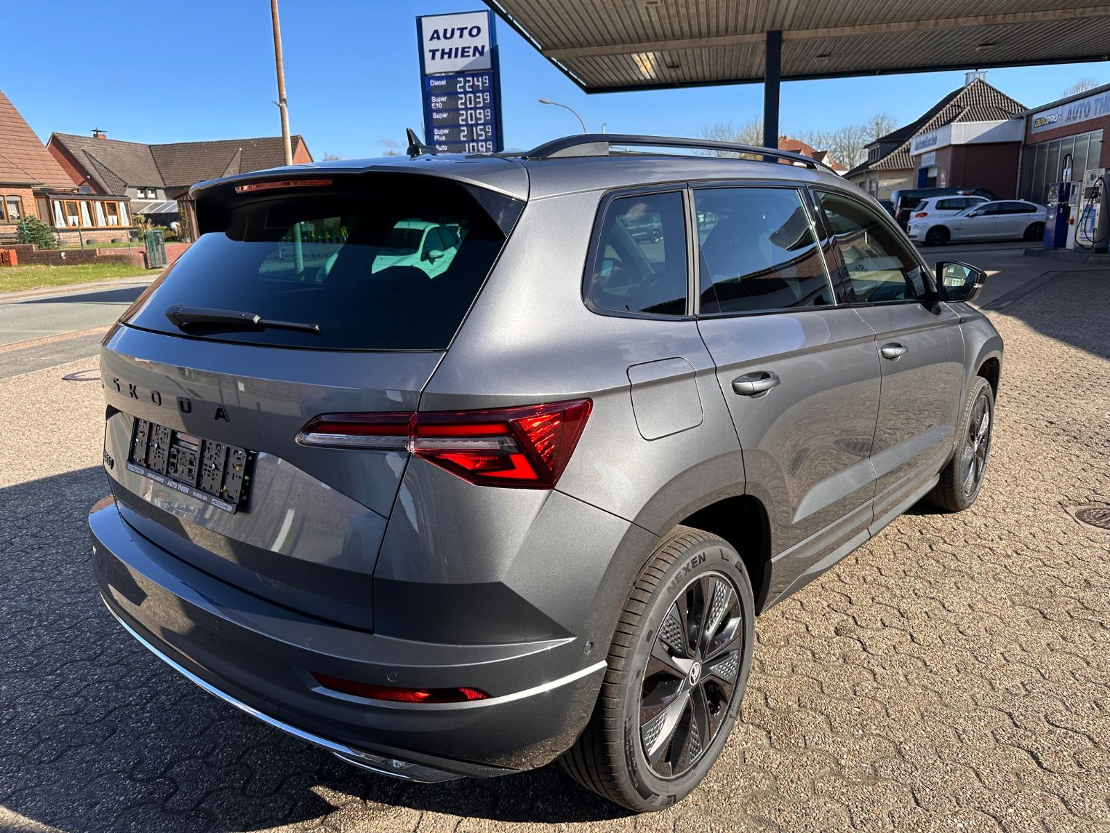 Fahrzeugabbildung SKODA Karoq Sportline 1.5 TSI DSG MATRIX/AHK/ACC/Navi