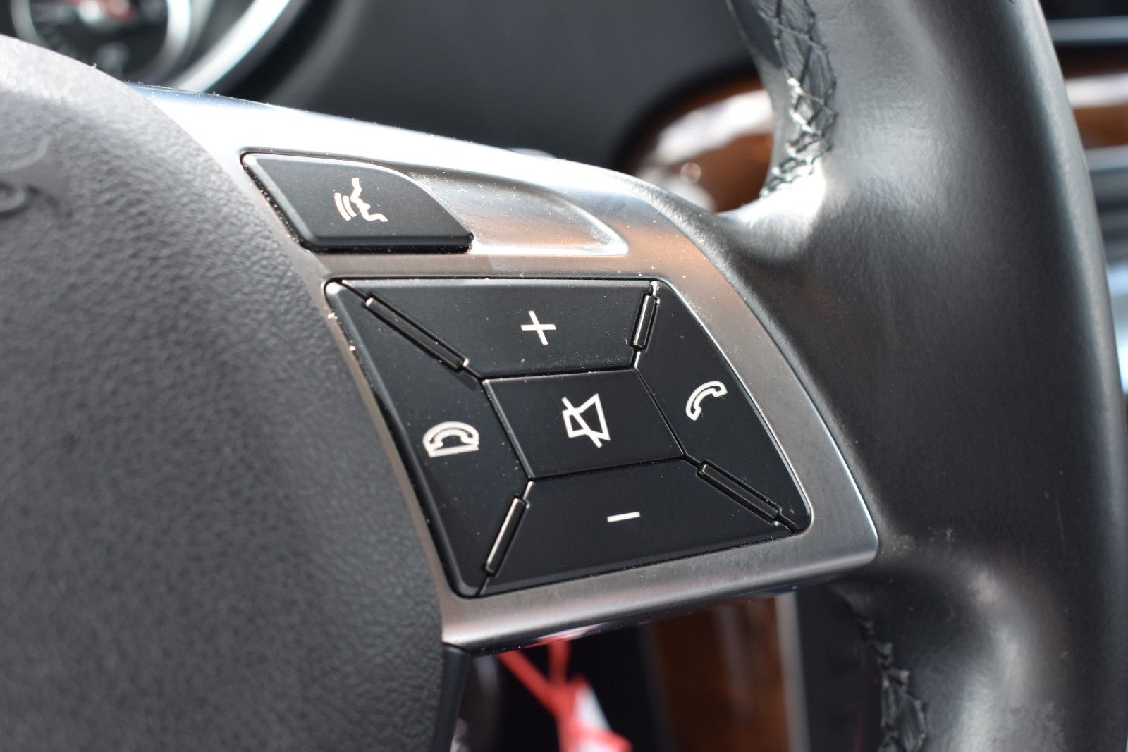 Fahrzeugabbildung Mercedes-Benz G 500 V8 1.HAND/AHK/SD/LEDER/KAMERA/TOTWINKEL