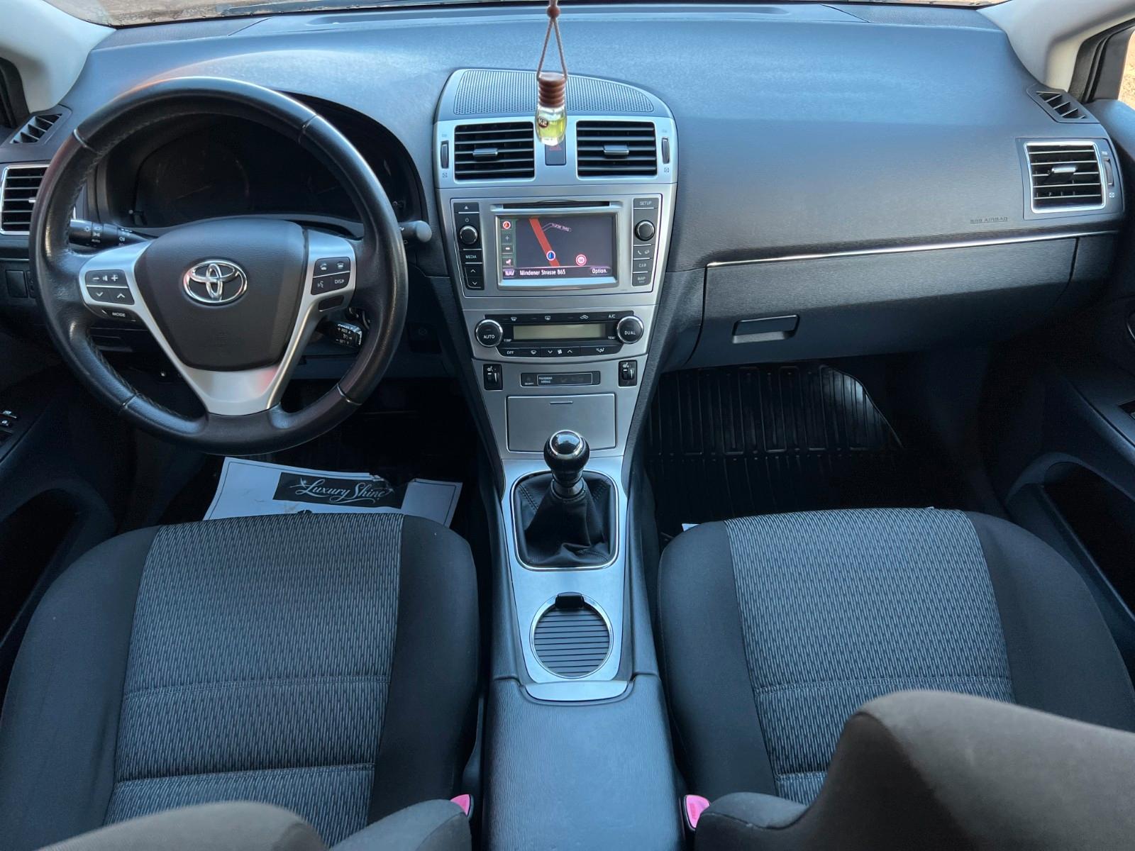 Toyota Avensis 2012 — photo 13