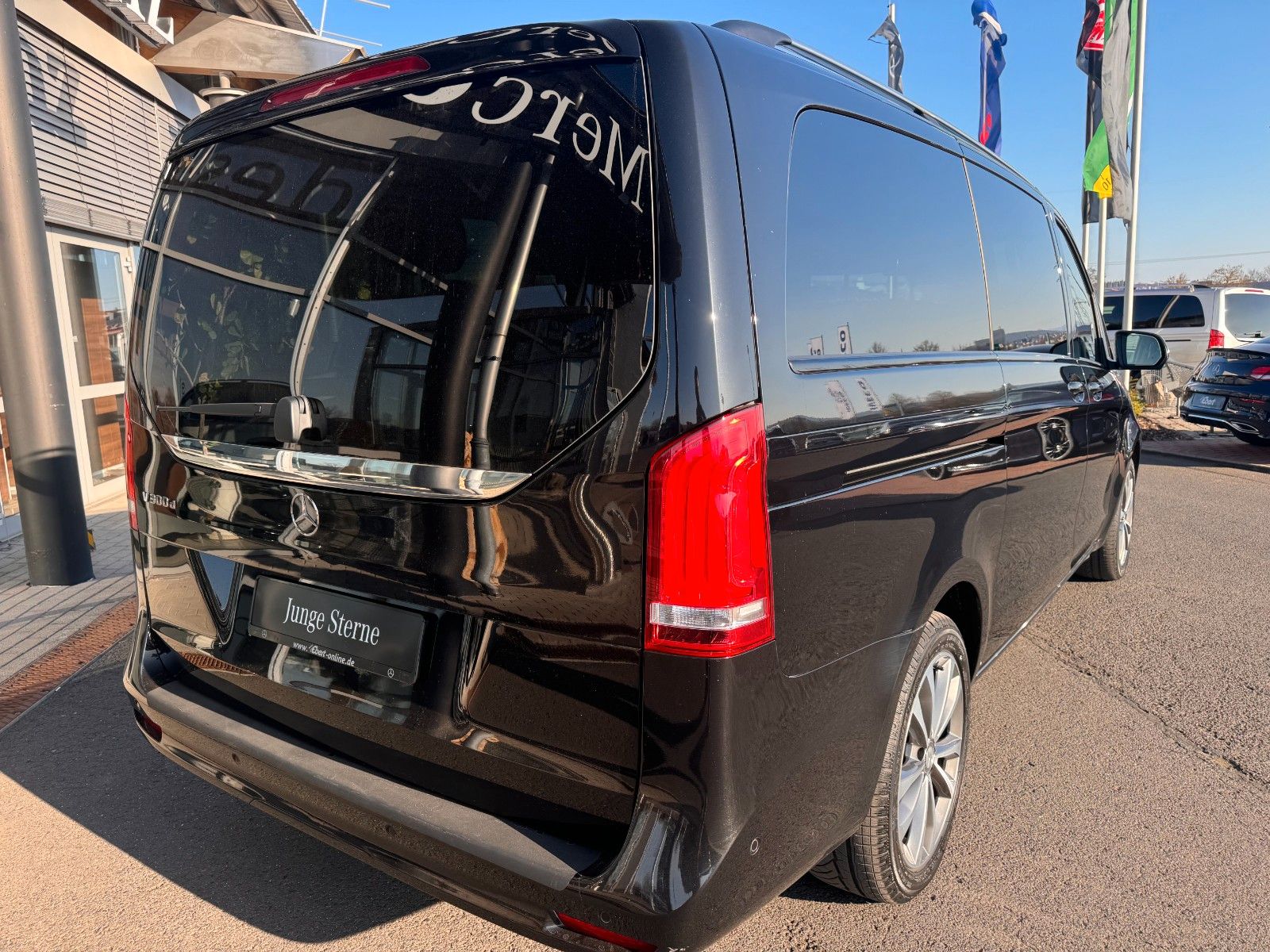 Fahrzeugabbildung Mercedes-Benz V 300 d AVA DISTRONIC AHK2,5to 360Kamera