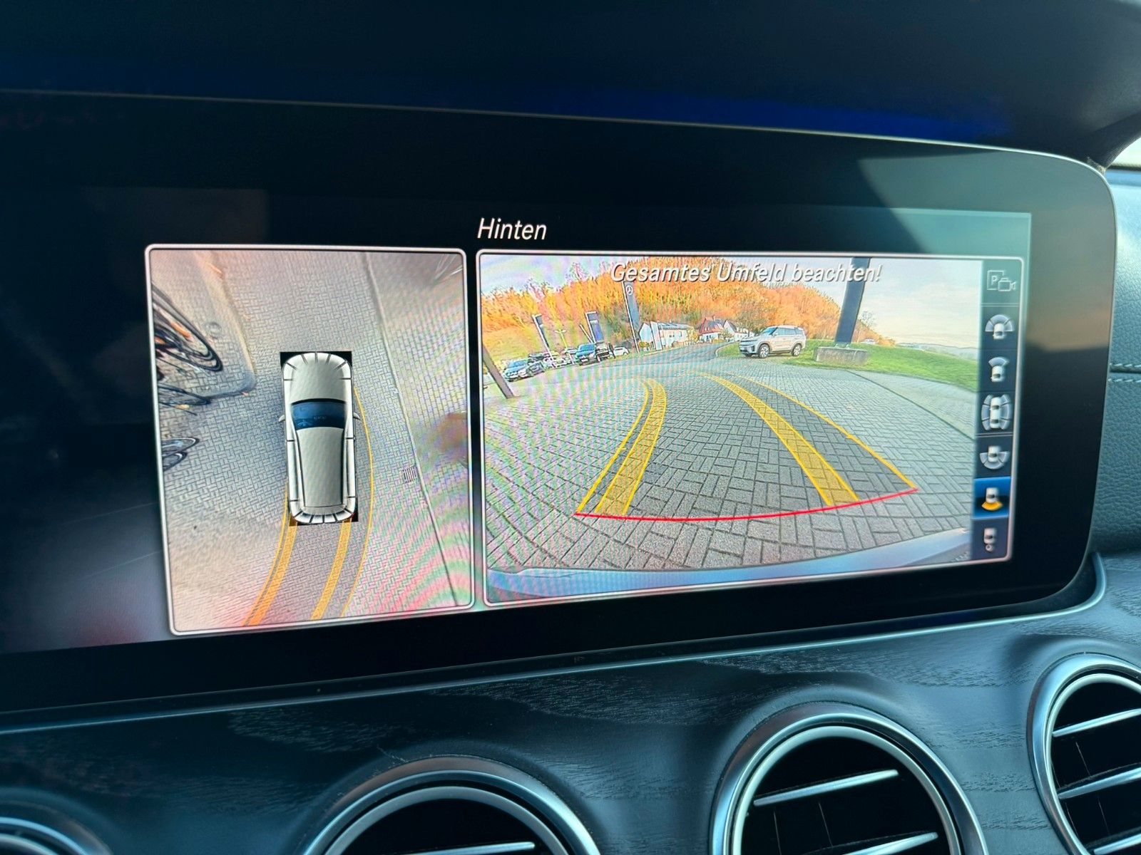 Fahrzeugabbildung Mercedes-Benz E 300 de T AMG+DISTRONIC+LENKASSI+360°+AHK+AMBIE