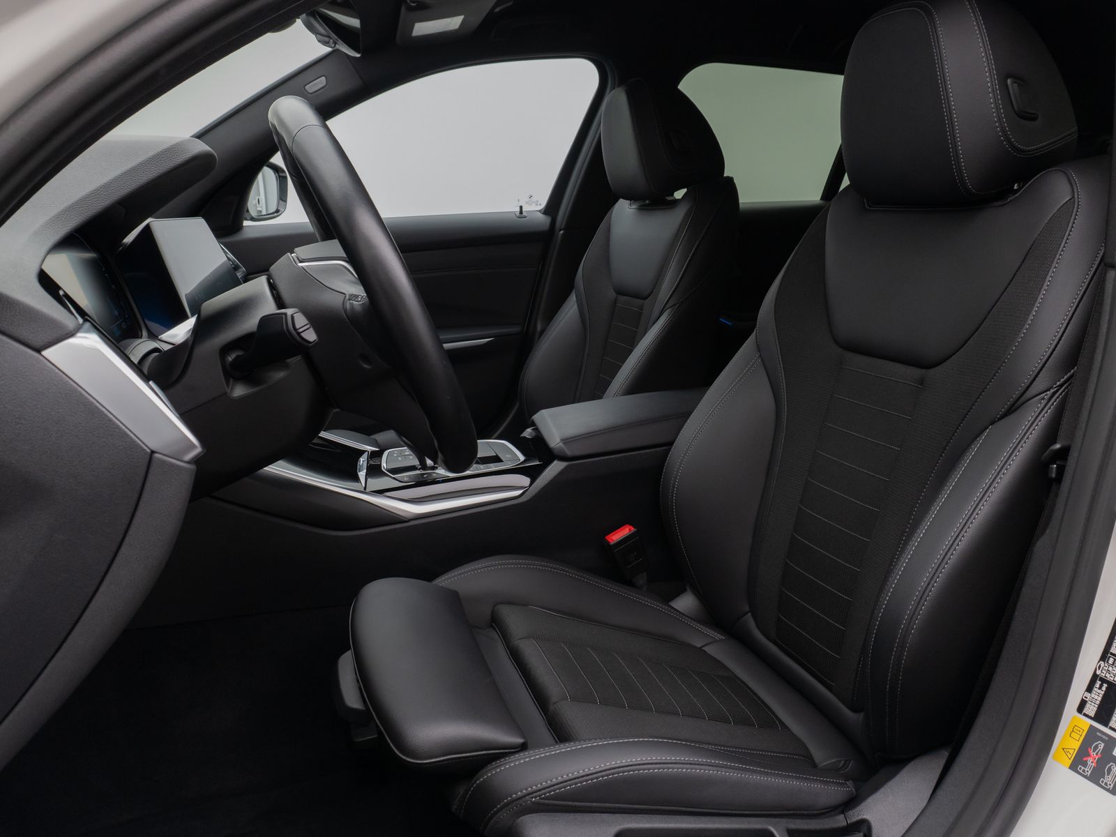 Fahrzeugabbildung BMW 320e  Sport Line DAB HiFi CockPitPro PDC Alarm