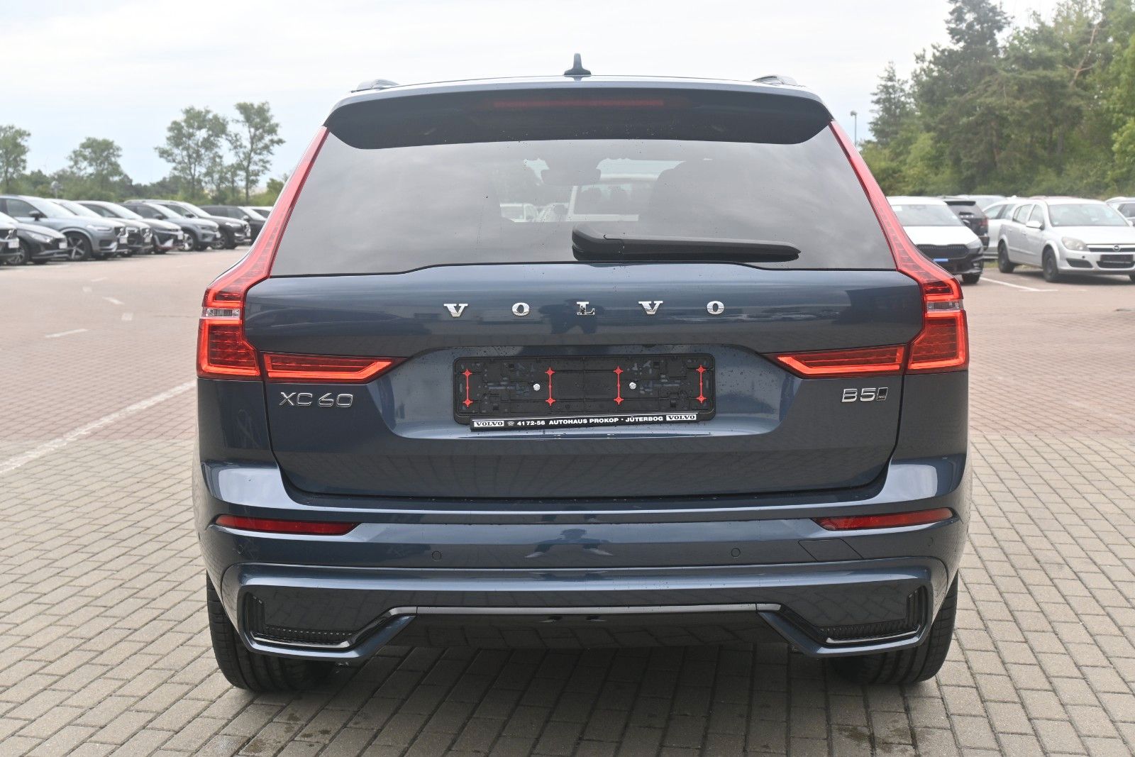 Fahrzeugabbildung Volvo XC60 B5 AWD Ultra Dark*PANO*LUFT*360°*ACC*AHK