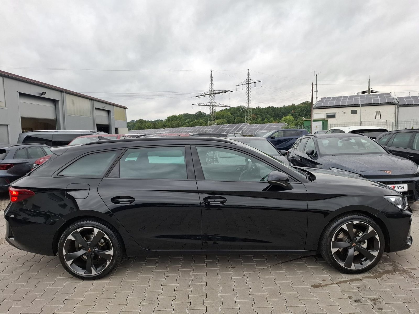 Fahrzeugabbildung CUPRA Leon 1.5 eTSI DSG AHK*DYNAMICA*EDGE*LED*5JGARAN.
