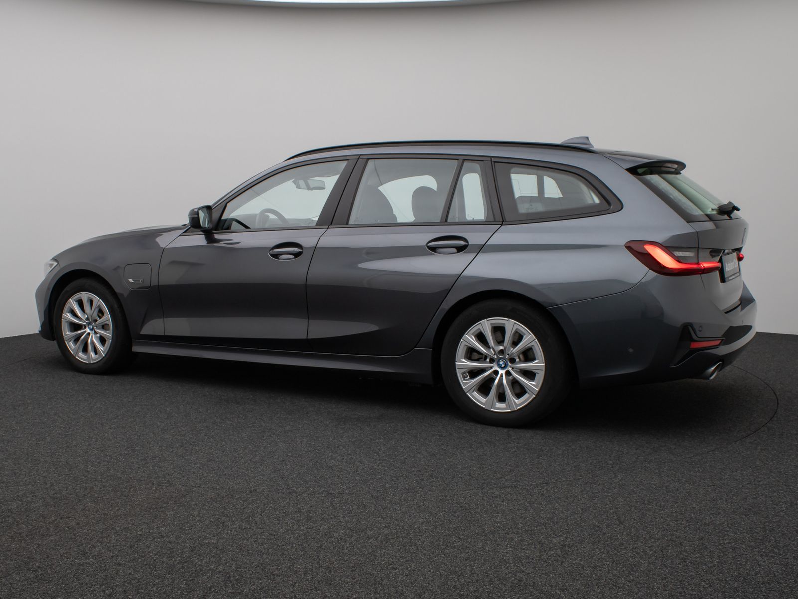 Fahrzeugabbildung BMW 330e Kamera DAB HiFi DrivingAssist Alarm Sport