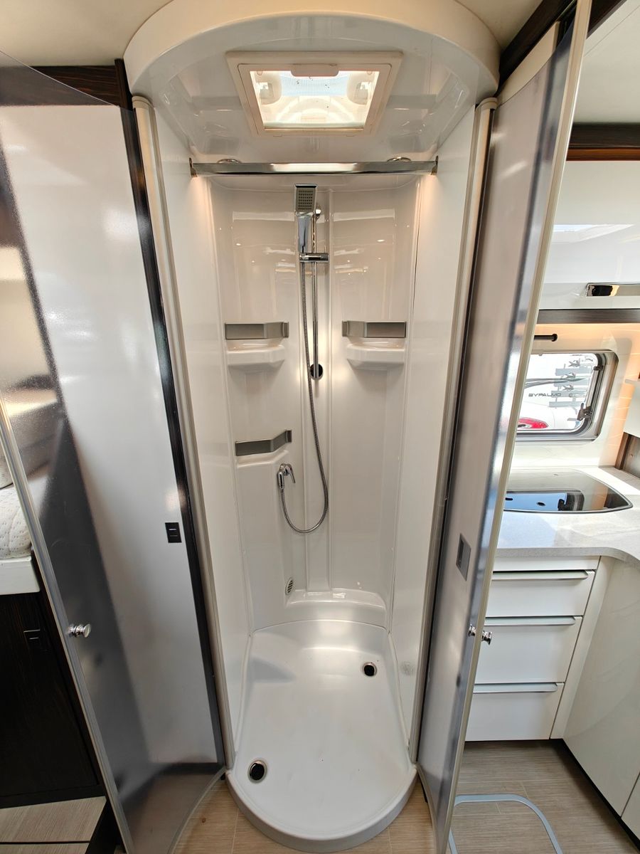 Fahrzeugabbildung Bürstner Elegance I 728 G - 150PS, SAT, TV, Navi, 2x AGM