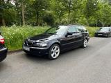 BMW 318i Touring 2004  Carbonschwarz Meta... - BMW 318 aus 2004: Kombi
