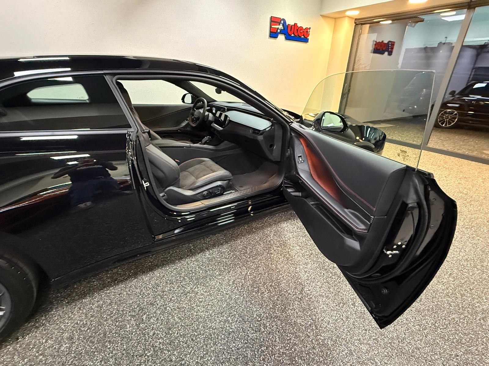 Fahrzeugabbildung Dodge CHARGER 4DR -LAUNCH EDITION-SIXPACK-CARBON-AWD