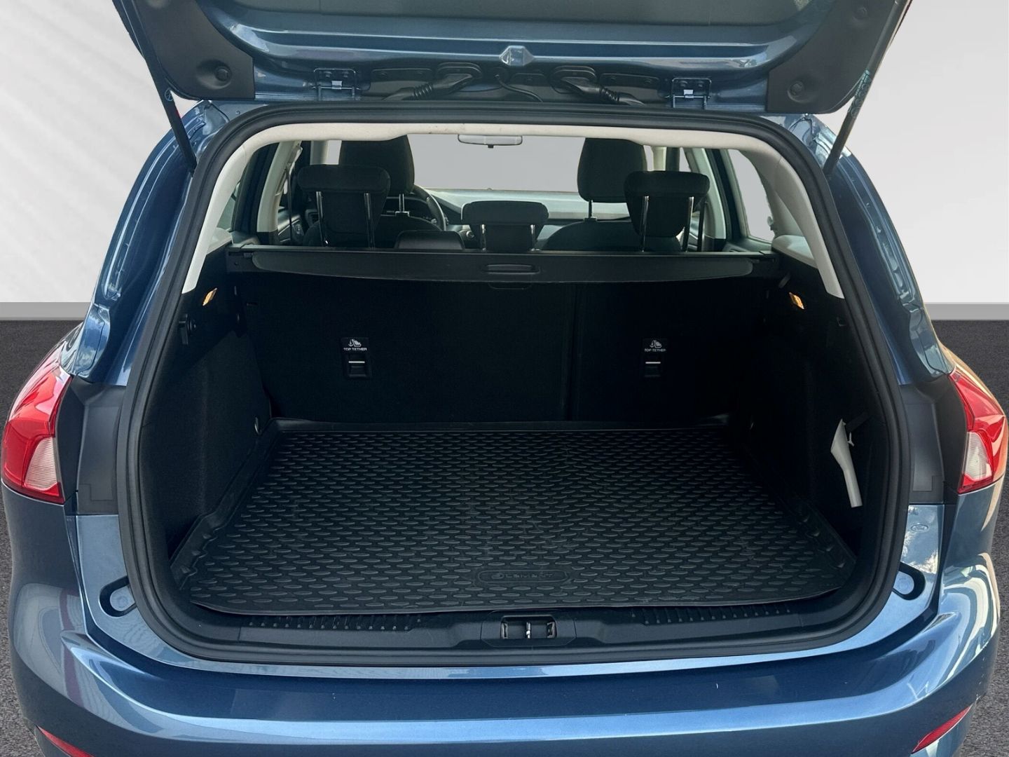 Fahrzeugabbildung Ford Focus Turnier + Sitzheizung +Lenkradheizung +Spu