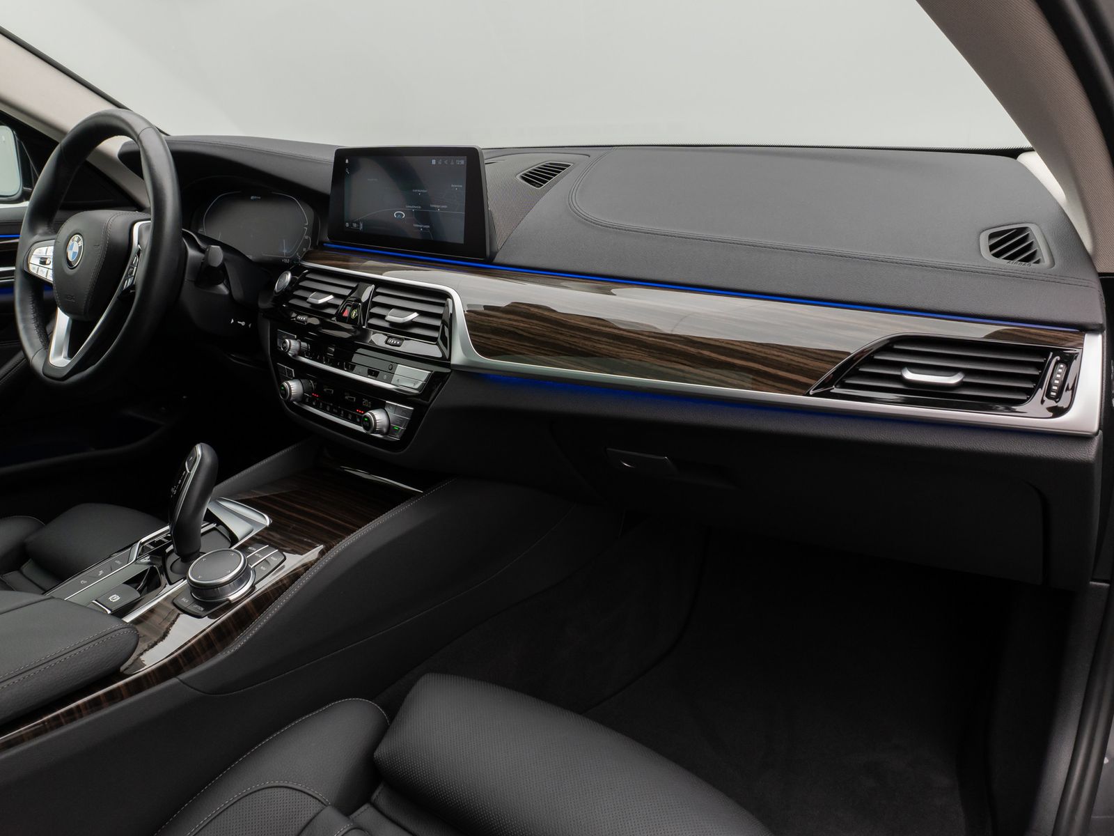 Fahrzeugabbildung BMW 530e xD LuxuryLine 360°Glasdach HUD HiFi Massage