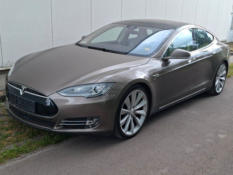 Tesla Model S Performance SC01 FREE SUPERCHARGING