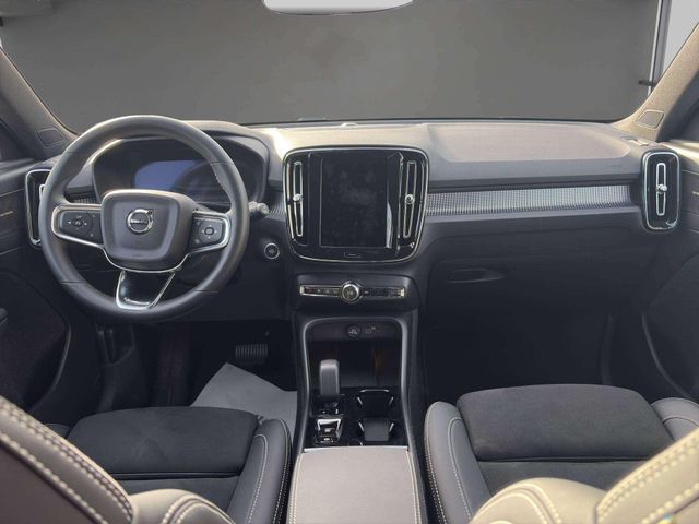 Volvo XC40 Plus Dark B4 2WD Deal Attack bis 30.10.2026