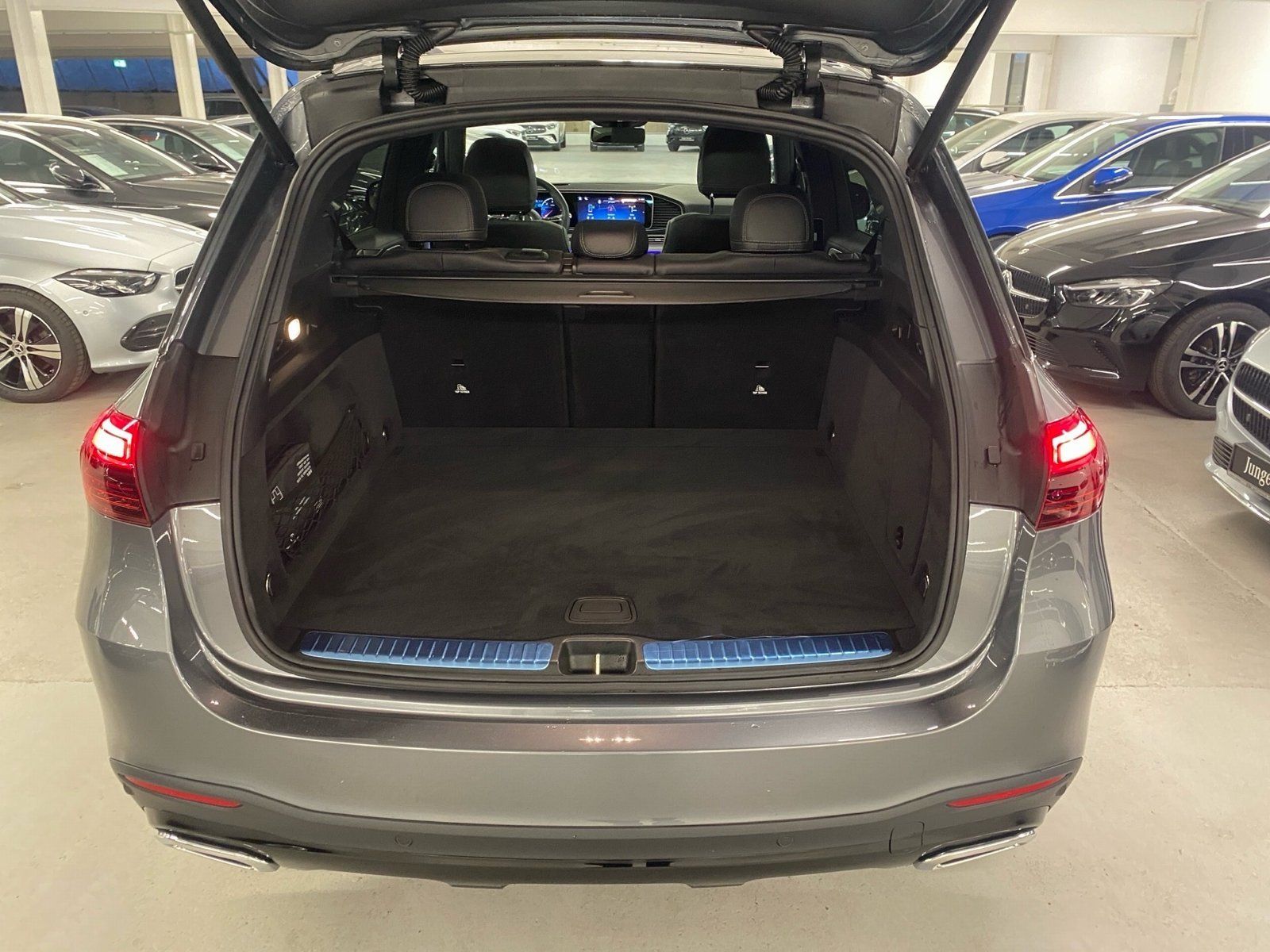 Fahrzeugabbildung Mercedes-Benz GLE 300 d 4M AMG*AHK*Airmatic*Distro*Pano*Burme*