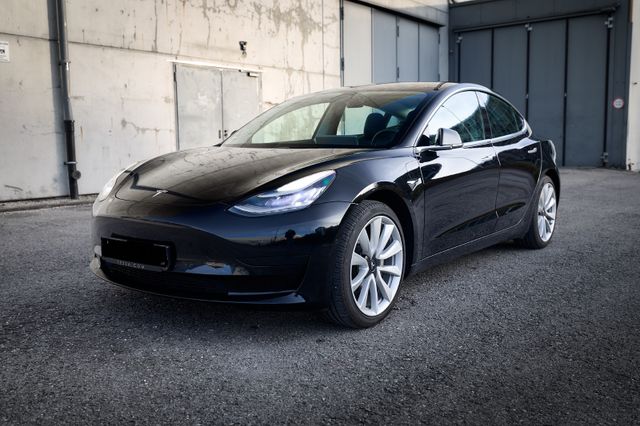 TESLA Model 3 Standard-Reichweite Plus - Hinterrad...