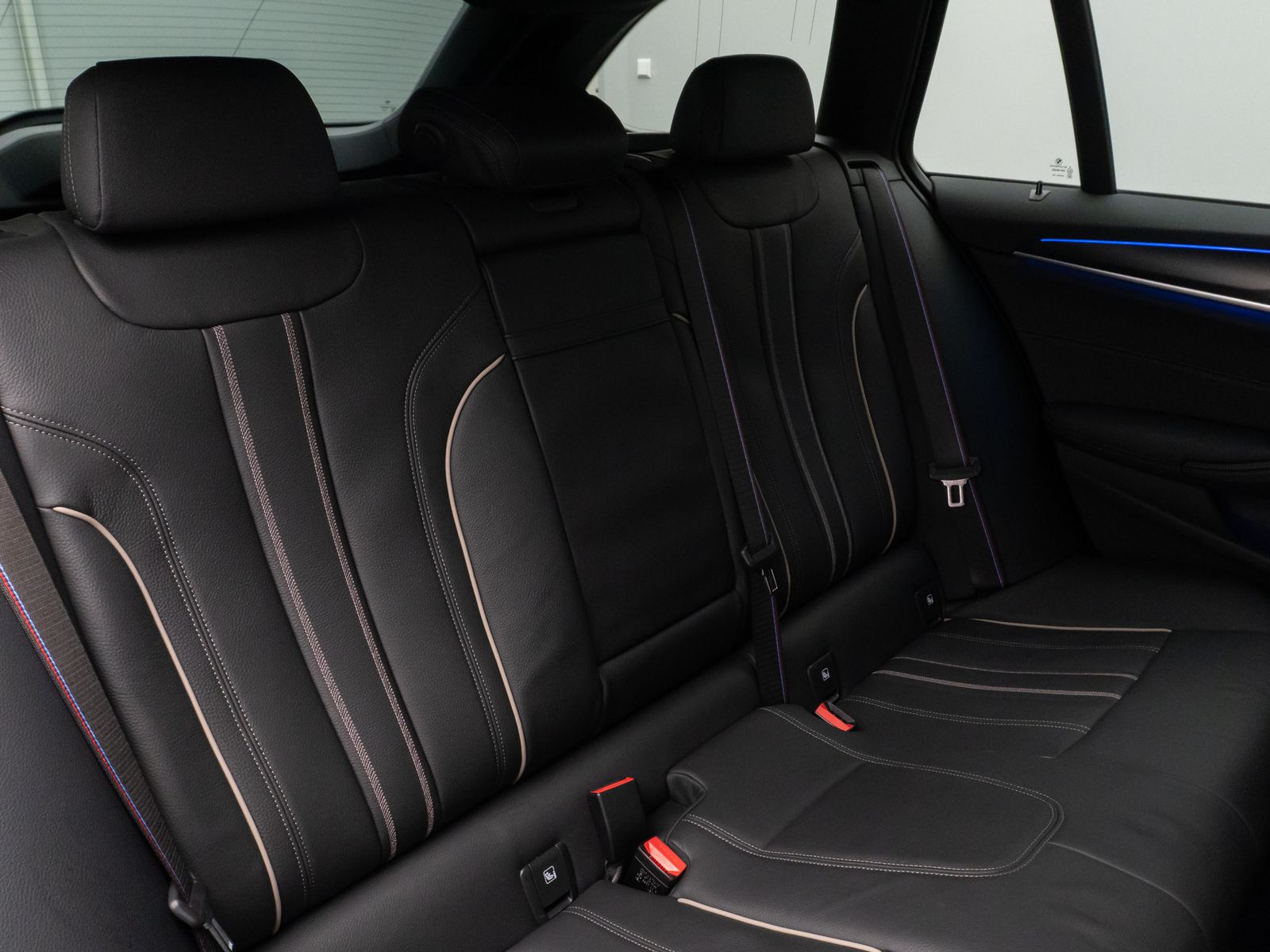 Fahrzeugabbildung BMW 540d xD M Sport Pro Kamera HUD DAB H/K AHK Alarm