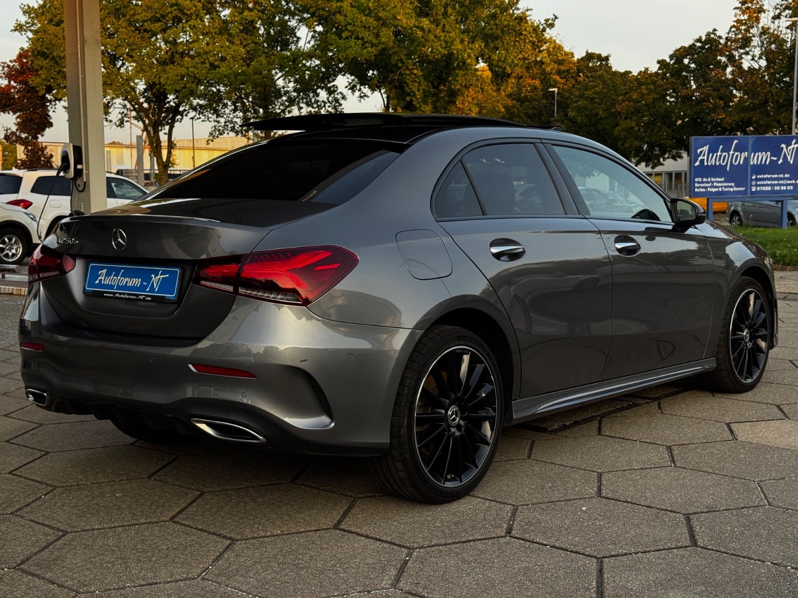 Mercedes-Benz A 250 e LIMO/AMG/PANO/KEYLESS/DISTRONIC+/LEDER imagem 3