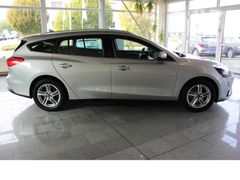 Fahrzeugabbildung Ford Focus Cool & Connect,8-Gang Automatic,Top