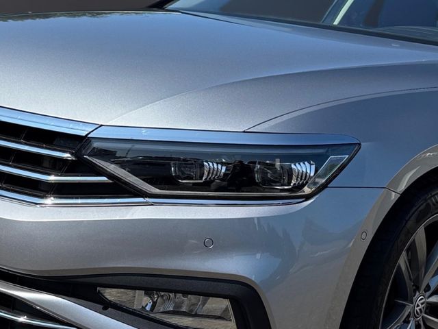 Passat Elegance 4Motion 2.0 TDI AHK Head-Up Lede