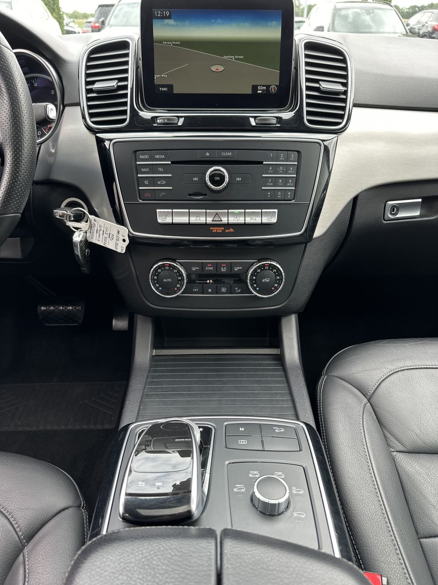Fahrzeugabbildung Mercedes-Benz GLE 350d 4Matic 9G NAV+LED+SHZ+GLASDACH+EU6