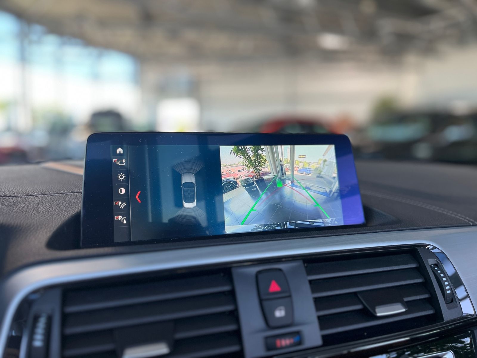 Fahrzeugabbildung BMW 220i Cabrio M Sport Shadow LED NAV RFK SHZ 18"