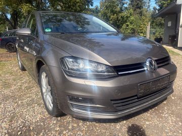 Volkswagen Golf - 1