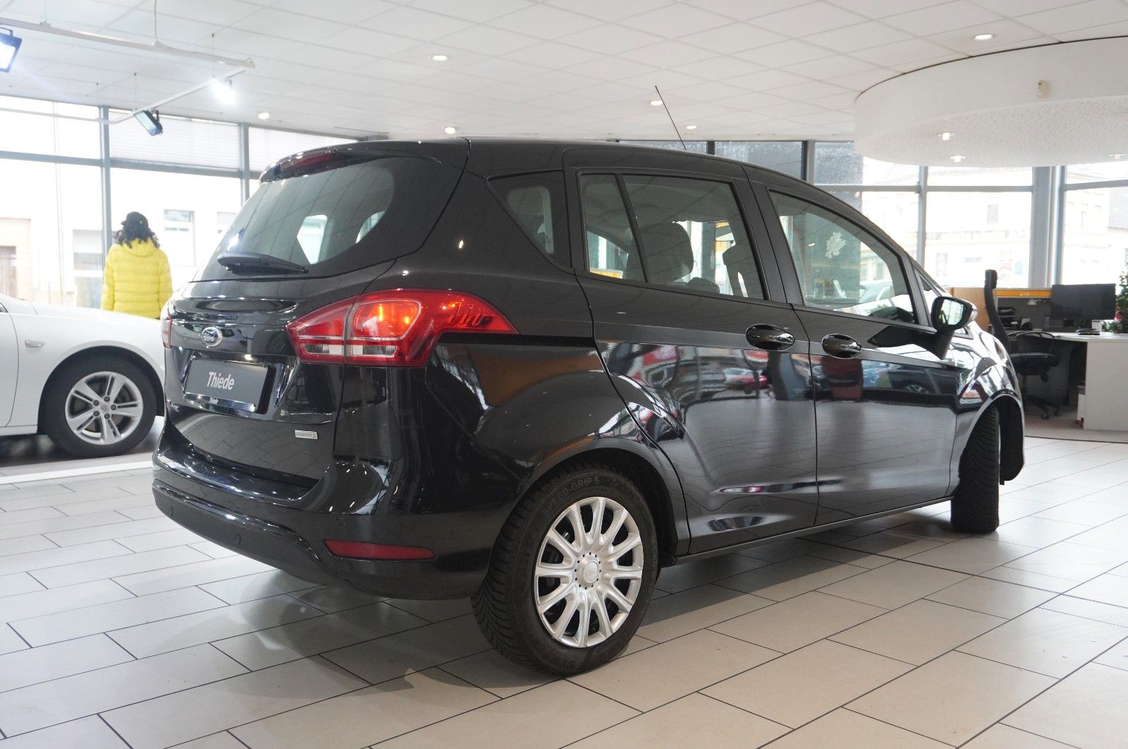 Fahrzeugabbildung Ford B-Max 1.0 TREND KLIMA/SHZ/PDC/NEBEL/WINTER/USB