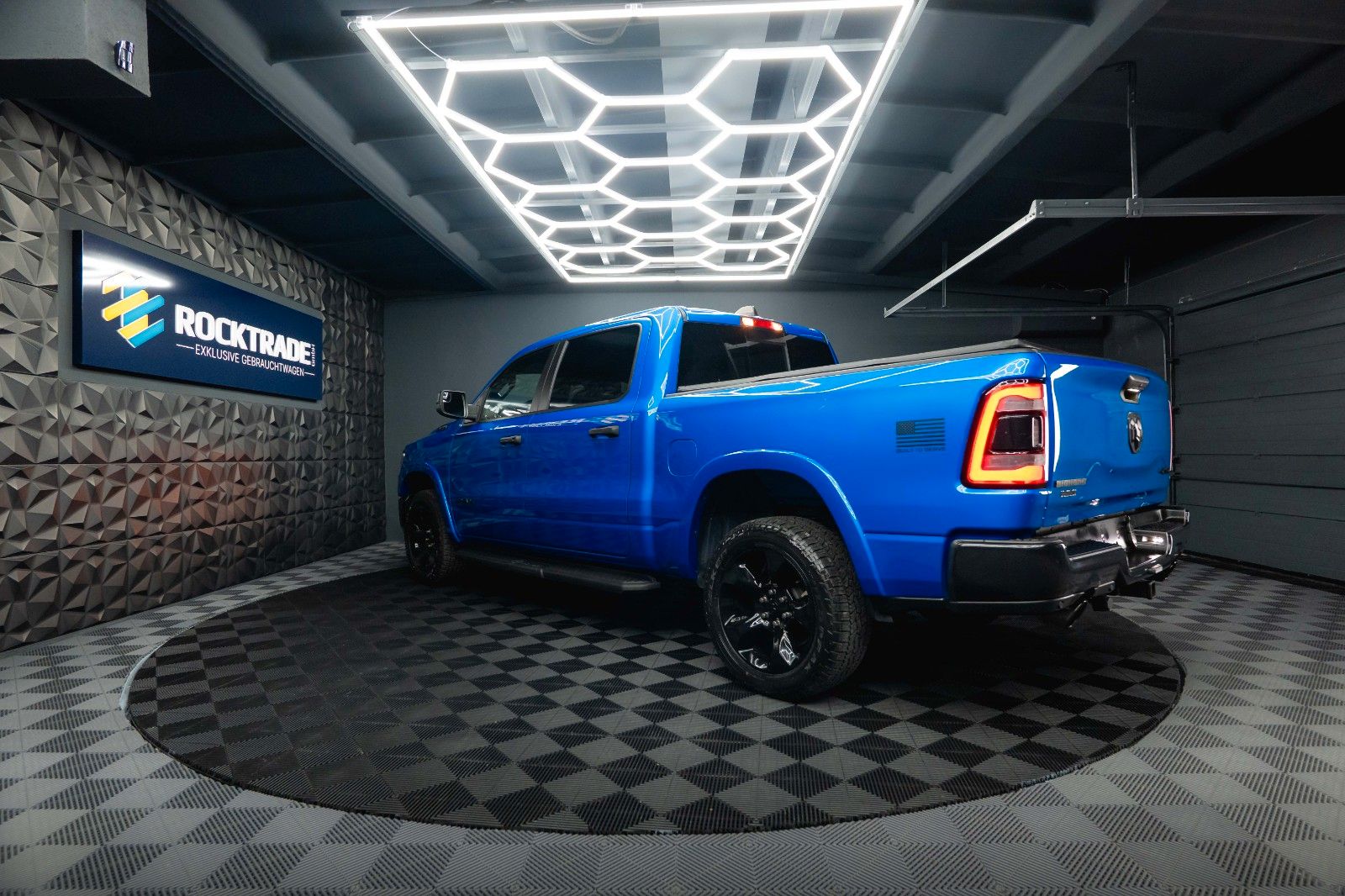 Fahrzeugabbildung Dodge RAM 5.7 V8 HEMI 4x4 Built to Serve AXLE LOCK LED