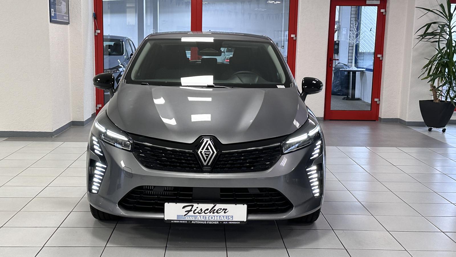 Renault Clio Evolution / Automatic / CarPlay