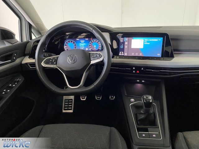 Golf VIII 1.0 TSI Move NAVI KLIMA PDC LED PANO