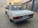 Mercedes-Benz 230 - Mercedes-Benz 230 von privat