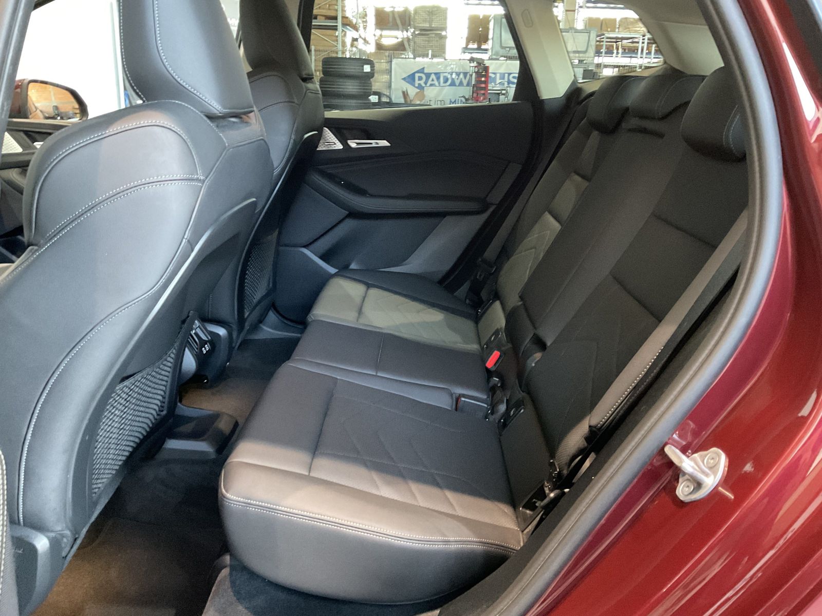 Fahrzeugeinzelansicht 13 Fahrzeugabbildung BMW 218i |Komfortzugang |AHK |Harman Kardon