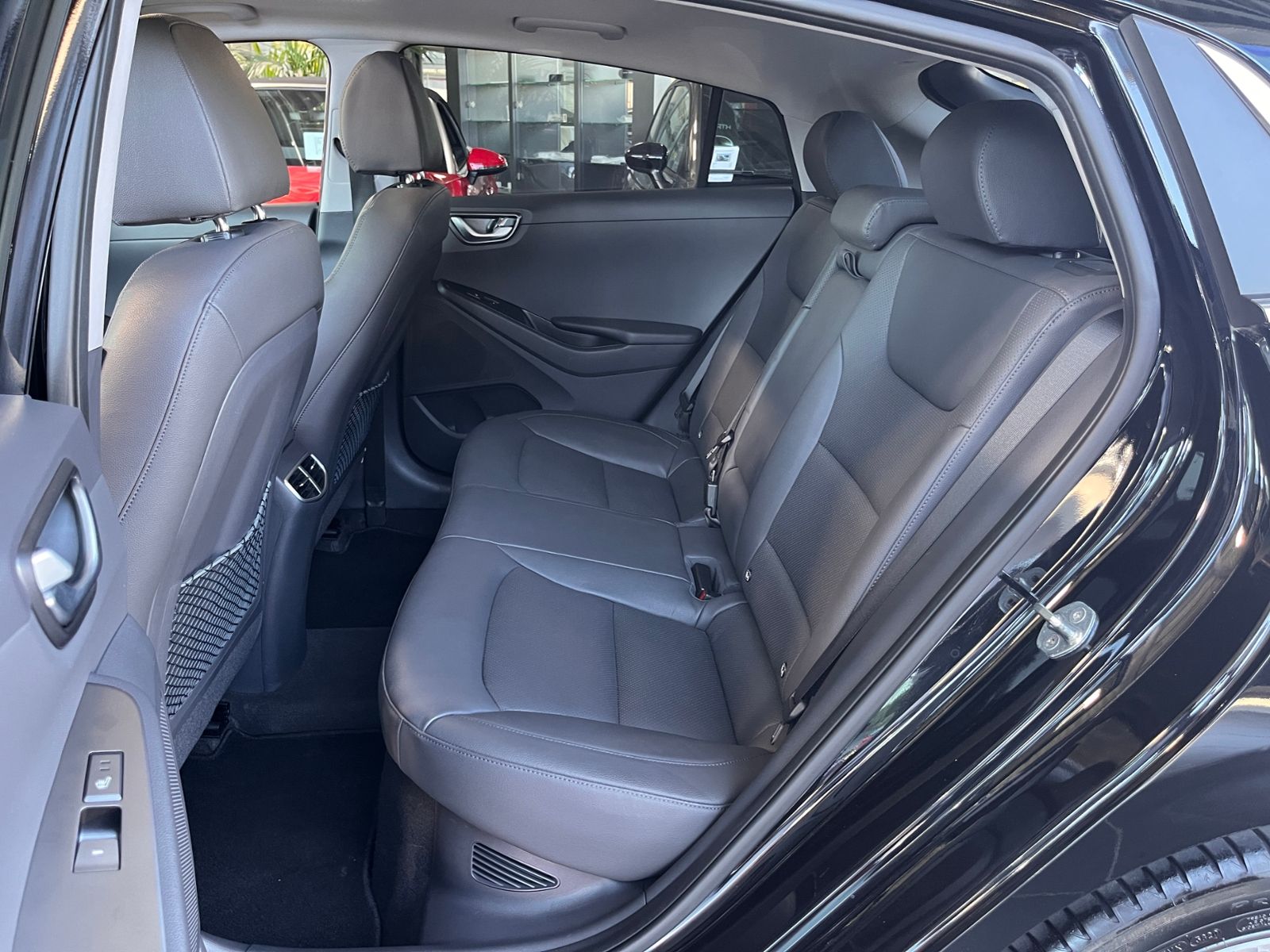 Fahrzeugabbildung Hyundai IONIQ Premium Prime Hybrid PANO LEDER LED