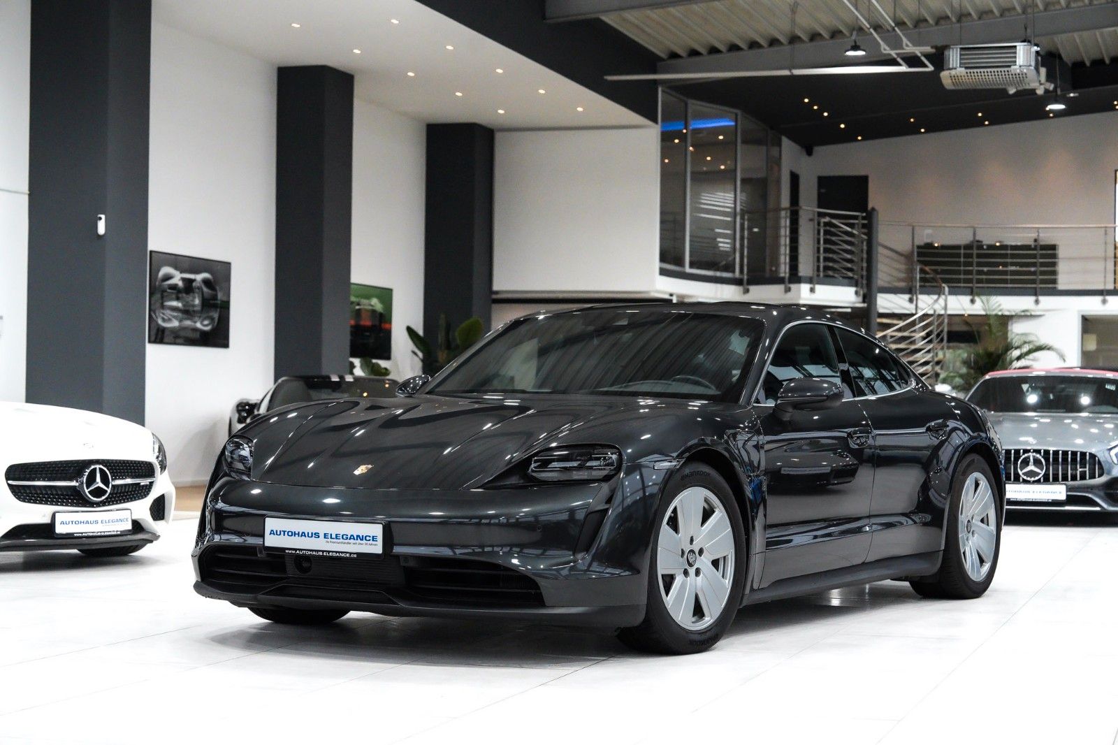 Porsche Taycan HEAD-UP SOUND-PACK. LED PASM NAVI DAB