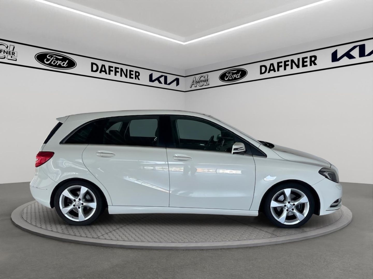 Fahrzeugabbildung Mercedes-Benz B 180 Sportpaket AHK-el. klappb. Bi-Xenon SHZ No