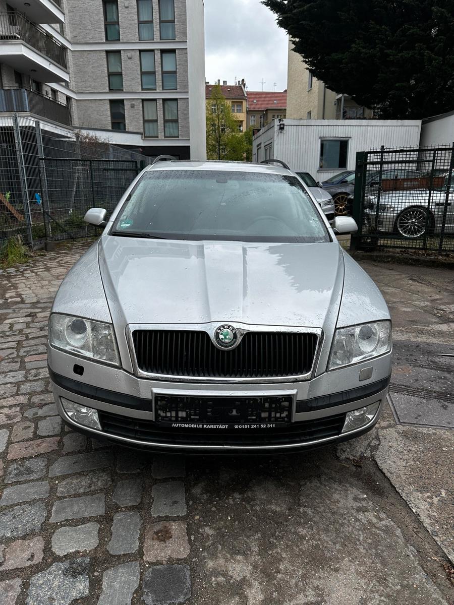 Skoda Octavia Combi Elegance AUT*Klima*XENON