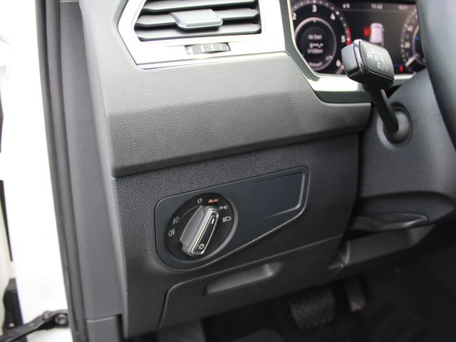 Tiguan 2,0 TDI 4M R-Line PanoD*Navi*AHK*19"Alu