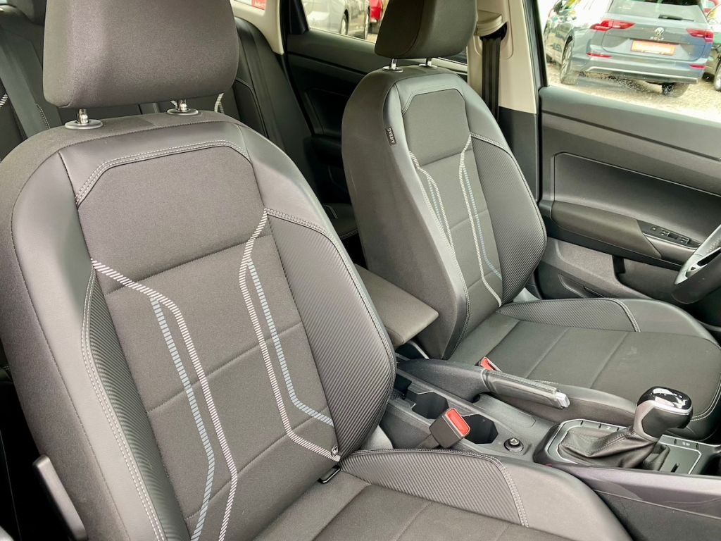 Fahrzeugabbildung Volkswagen Taigo 1.0 TSI DSG STYLE AAC SHZ GJR NAVI PDC