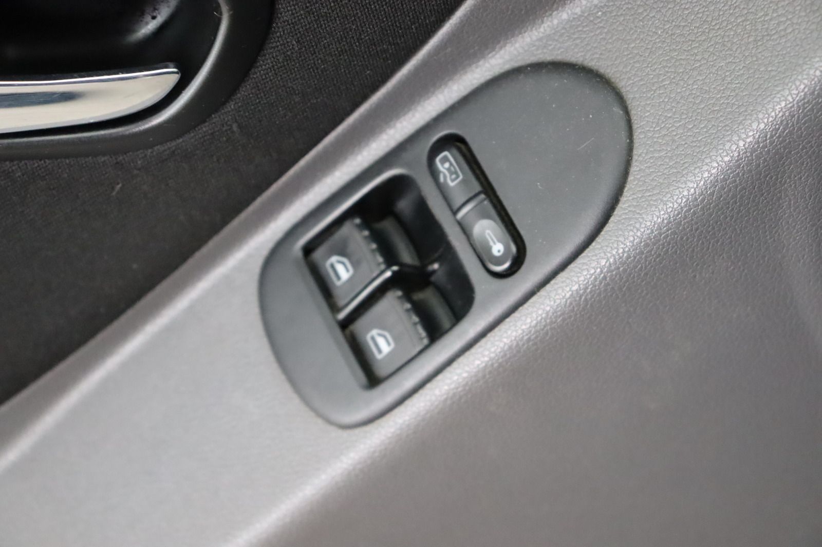 Fahrzeugabbildung SEAT Leon 1.6 16V komplett Seat Service * 1. Hand Ste